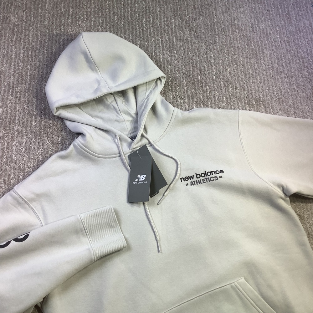New Balance Athletics Graphic OH Hoodie Light Grey Relaxed Mens Small NWT